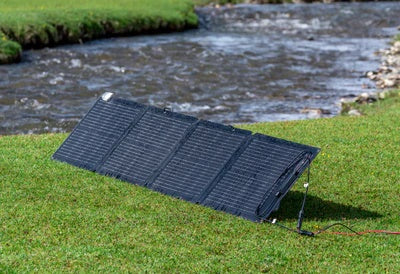 110W saules panelis savienojams ar EcoFlow uzlādes stacijām un citām iekārtām. Ērti salokāms komplektā ar somu pārnēsāšanai. Izturīgs pret ūdeni un putekļiem.