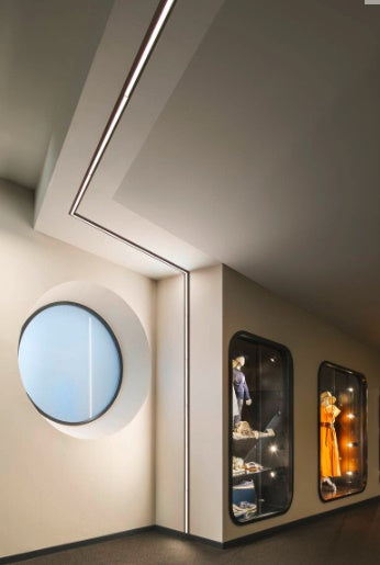 14W(1140Lm) 48V DALI 2 IN-LINE 44 LED lineārs sliežu gaismeklis, IP20, IK02, melns,dimmējams, silti balta gaisma 2700K