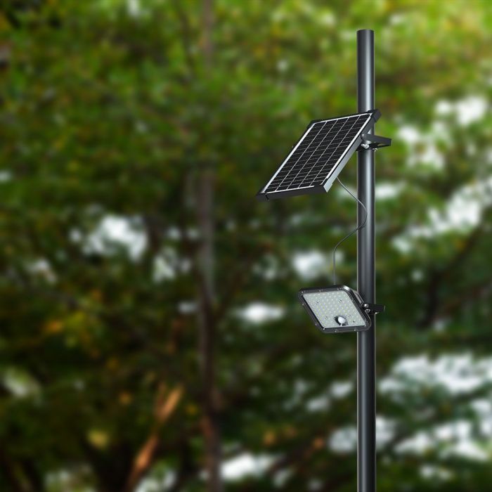 30W(4800Lm) LED prožektors ar saules bateriju, IP65, V-TAC,   6.4V, 6000mAh LiFePO4 Battery, 12.5W solārais panelis, ar PIR kustību sensoru un tālvadības pulti, melns, auksti balta gaisma 6400K