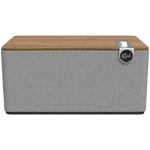 Premium klases galda skaļrunis ar klasisku koka dizainu un modernām audio tehnoloģijām, paredzēts augstas kvalitātes mājas audio pieredzei.
