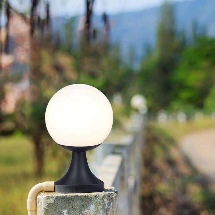 V-TAC valgusti sise- ja välisvalgusti 1xE27 LED-pirniga (pirn ei kuulu komplekti), matt must, IP44