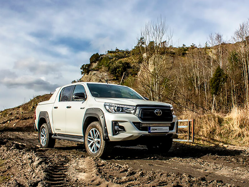 DSM lisavalgustuse komplekt Toyota Hilux 2019-, etilpst Genesis II 800 valgus ja DSM juhtmestik