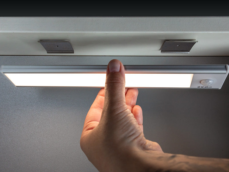 5V 1A laetav 52 LED sisevalgusti koos liikumisanduriga, USB-laetav