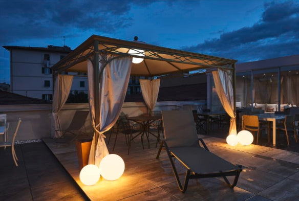 MAX 24W E27 ROTOBALL FLOOR 25 surface-mounted LED luminaire, white, IK04, IP44