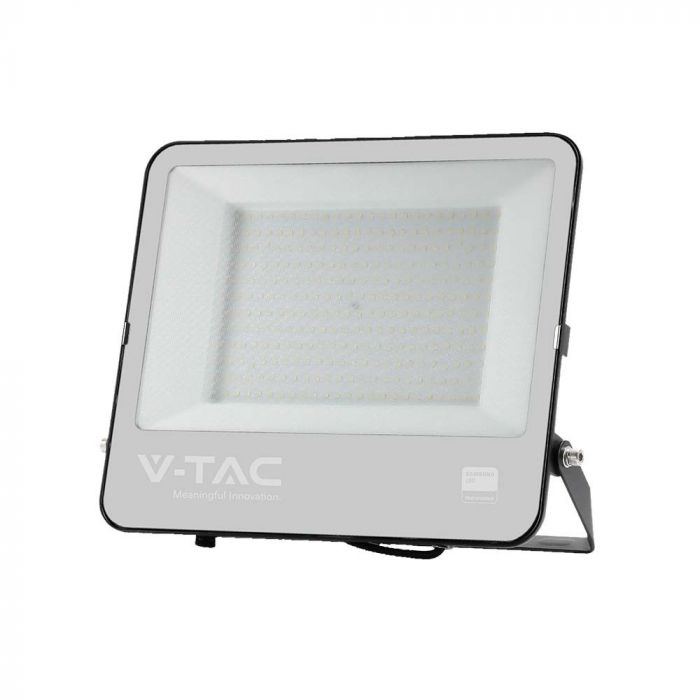 KASTE 2 gab. x 39,22€ – 200W(17540Lm) LED Prožektors bez kustību sensora, 1 m kabelis, V-TAC SAMSUNG, IP65, garantija 5 gadi, melns korpuss un pelēks stikls, auksti balta gaisma 6500K