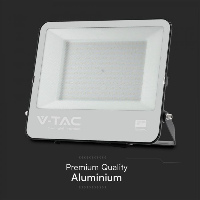 KASTE 2 gab. x 39,22€ – 200W(17540Lm) LED Prožektors bez kustību sensora, 1 m kabelis, V-TAC SAMSUNG, IP65, garantija 5 gadi, melns korpuss un pelēks stikls, auksti balta gaisma 6500K