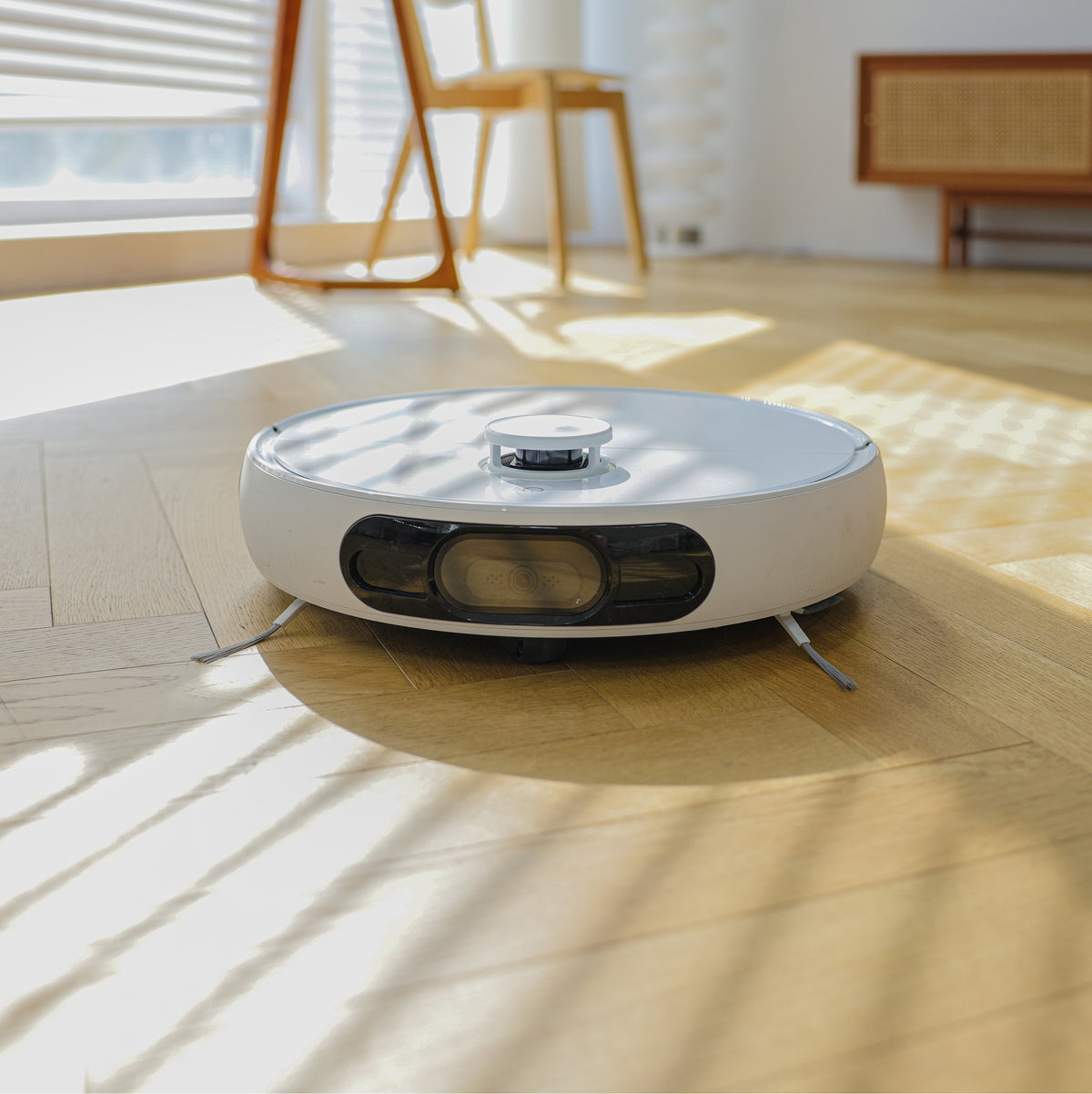 EZVIZ RS2 — робот-камера-пылесос, площадь уборки 300 м² на одной зарядке + влажная уборка с вращающимися щетками + голосовое управление