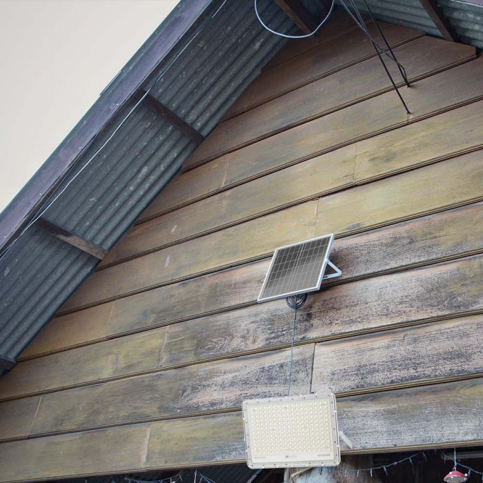 30W(2600Lm) LED floodlight with 20000 mAh solar battery and remote control, IP65, V-TAC, white, cold white light 6400K