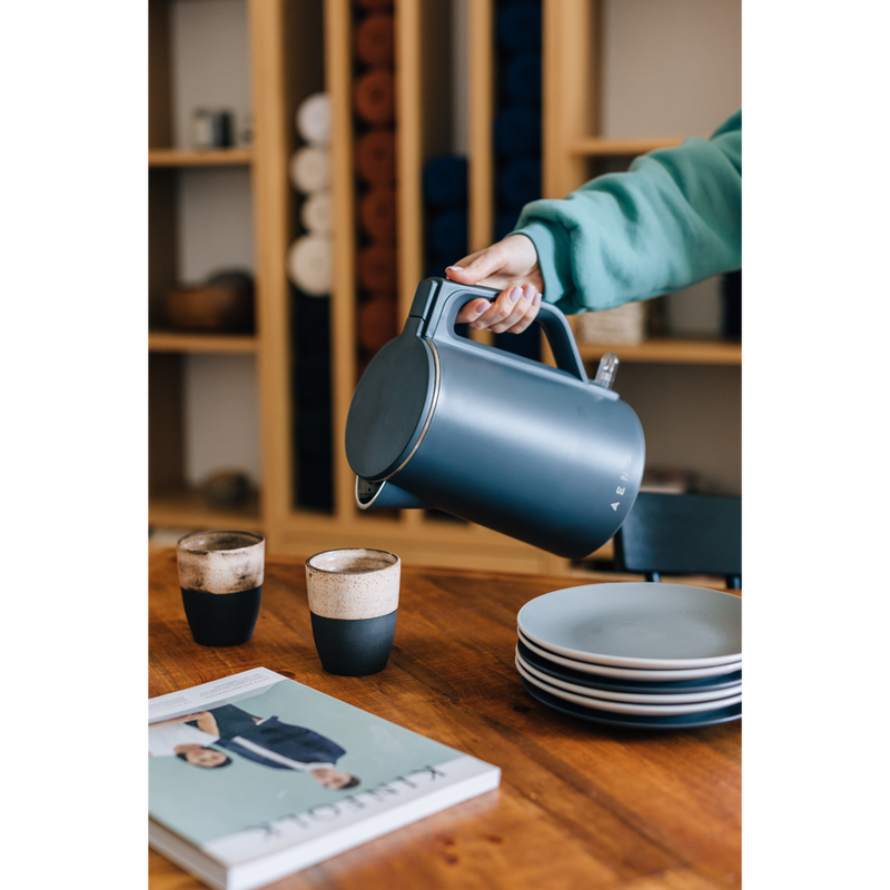 AENO elektriskā tējkanna EK4, 1,5 L, 1850–2200 W, ar STRIX termoregulatoru, dubultsienu konstrukcija, auksts korpuss, automātiska izslēgšanās, aizsardzība pret darbību bez ūdens