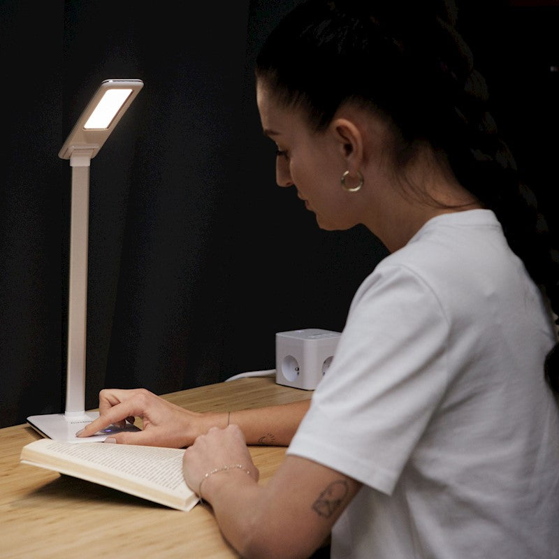 Huslog Lamp with induction charger in white OW-0648