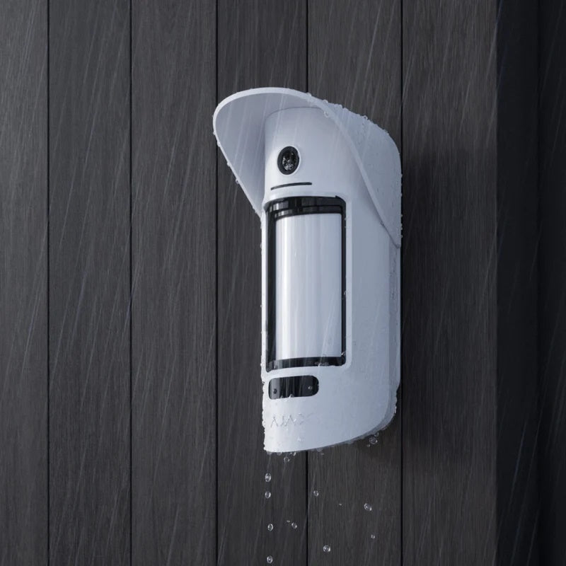 AJAX MotionCam Outdoor PhOD (Picture on Demand) juhtmevaba välitingimustes kasutatav liikumisandur koos fotokontrolliga, valge värvusega.