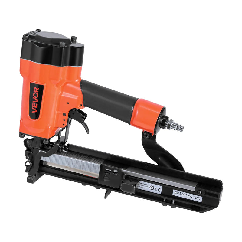 VEVOR pneimatiskā skavu pistole, 16 G (1,6 mm) skavas ar 26,4 mm platu galvu, garums 16–38 mm, darba spiediens 4,8–8,3 bar, divi šaušanas režīmi, piemērota jumtu klāšanai, sienu apšuvumam, žogiem un grīdu pamatnei