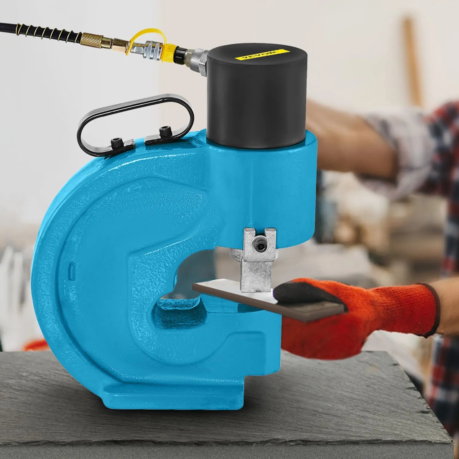 VEVOR CH-70 hidrauliskais urbj-perforators (urbšanas un perforēšanas instruments) ar 35 T spēku, plakanas vara urbšanas spēju, elektrisko L veida sūkni, kā arī CP-700 H un CFP-800-1 busbar uzgaļiem no volframa tērauda.