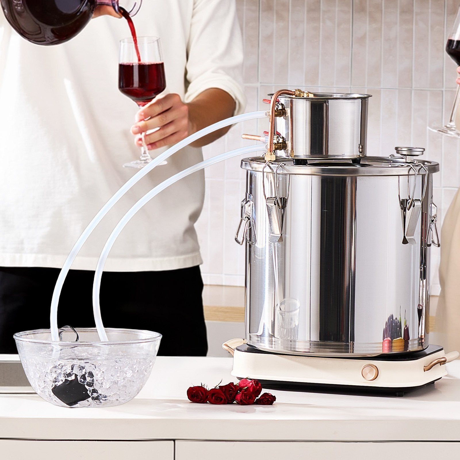 30L stainless steel still with built-in thermometer on lid and water circulation pump, suitable for alcohol distillation