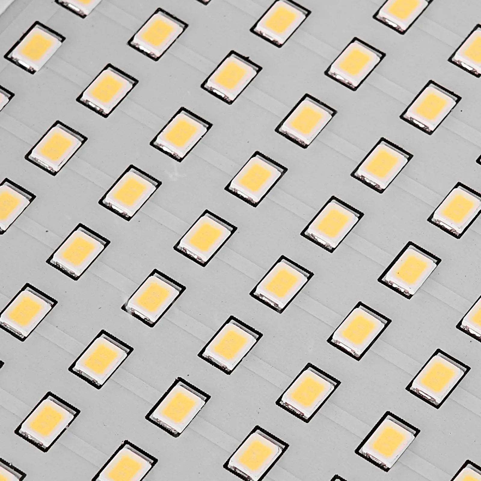 LED darba lampa ar statīvu, 21 000 lm, trīs galvu pārnēsājama kempinga lampa ar individuāliem slēdžiem, trijkāja statīvu un 3,3 m strāvas kabeli, piemērota iekštelpām un āra būvlaukumiem, IP65 ūdensizturīga