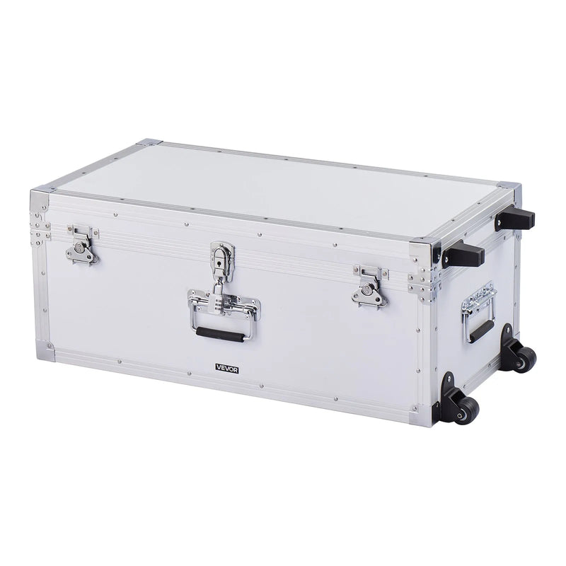 VEVOR metāla uzglabāšanas lādes, 2 gab. komplekts ar koka apdari un piekaramām slēdzenēm, lielā lāde ar riteņiem un 3 metāla rokturiem, dekoratīvas uzglabāšanas kastes ar vākiem ceļošanai, dzīvoklim un kopmītnei, balta