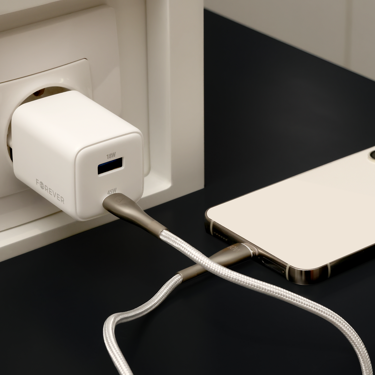 Forever TC-08-45AC GaN PD QC 45 W lādētājs 1x USB-C 1x USB balts ātrai uzlādei