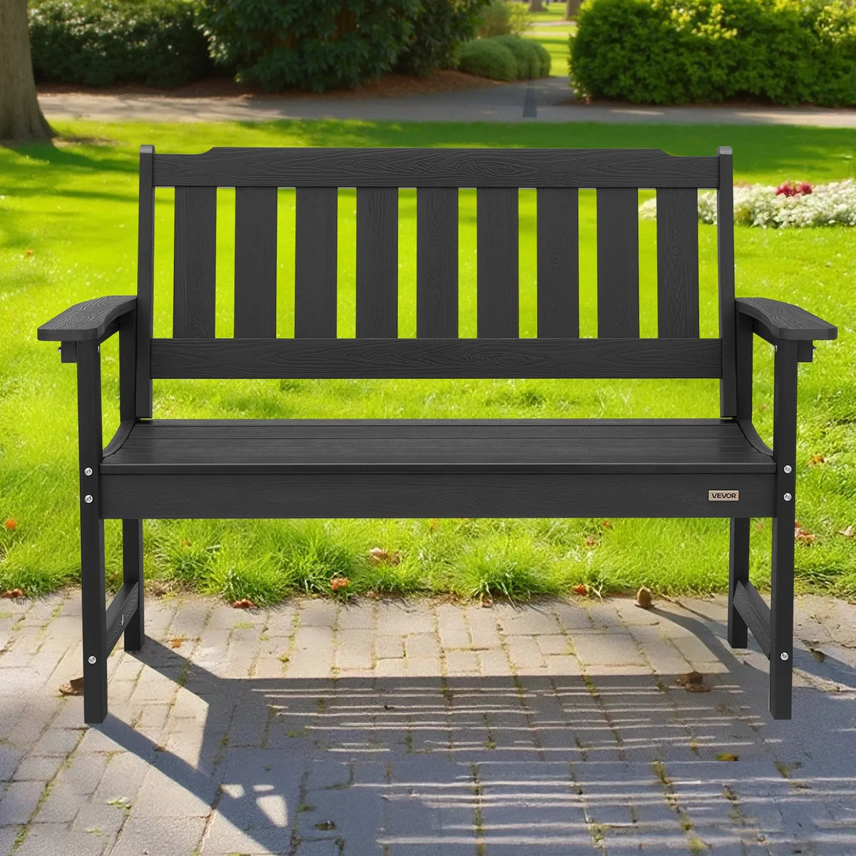Āra sols 128 cm, izturība līdz 363 kg, paredzēts 2–3 personām, laikapstākļu izturīgs plastmasas rāmis ar atzveltni un platiem roku balstiem, piemērots terasei, dārzam, parkam, pagalmam un lieveņiem, melns
