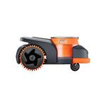 1000 m²_Zāliena robots SEGWAY Navimow H210E, darbojas bez kontūras kabeļiem, nodrošina stabilu darbību uz nogāzēm līdz 45% (24°), tāpēc ir piemērots ne tikai gludam, bet arī sarežģītākam reljefam.