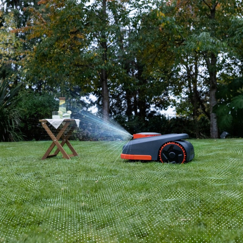 1000 m²_Zāliena robots SEGWAY Navimow H210E, darbojas bez kontūras kabeļiem, nodrošina stabilu darbību uz nogāzēm līdz 45% (24°), tāpēc ir piemērots ne tikai gludam, bet arī sarežģītākam reljefam.