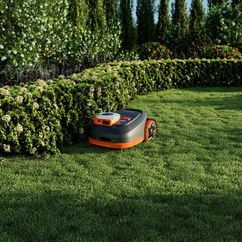 3000 m²_Zāliena robots SEGWAY Navimow H230E, darbojas bez kontūras kabeļiem, nodrošina stabilu darbību uz nogāzēm līdz 45% (24°), tāpēc ir piemērots ne tikai gludam, bet arī sarežģītākam reljefam