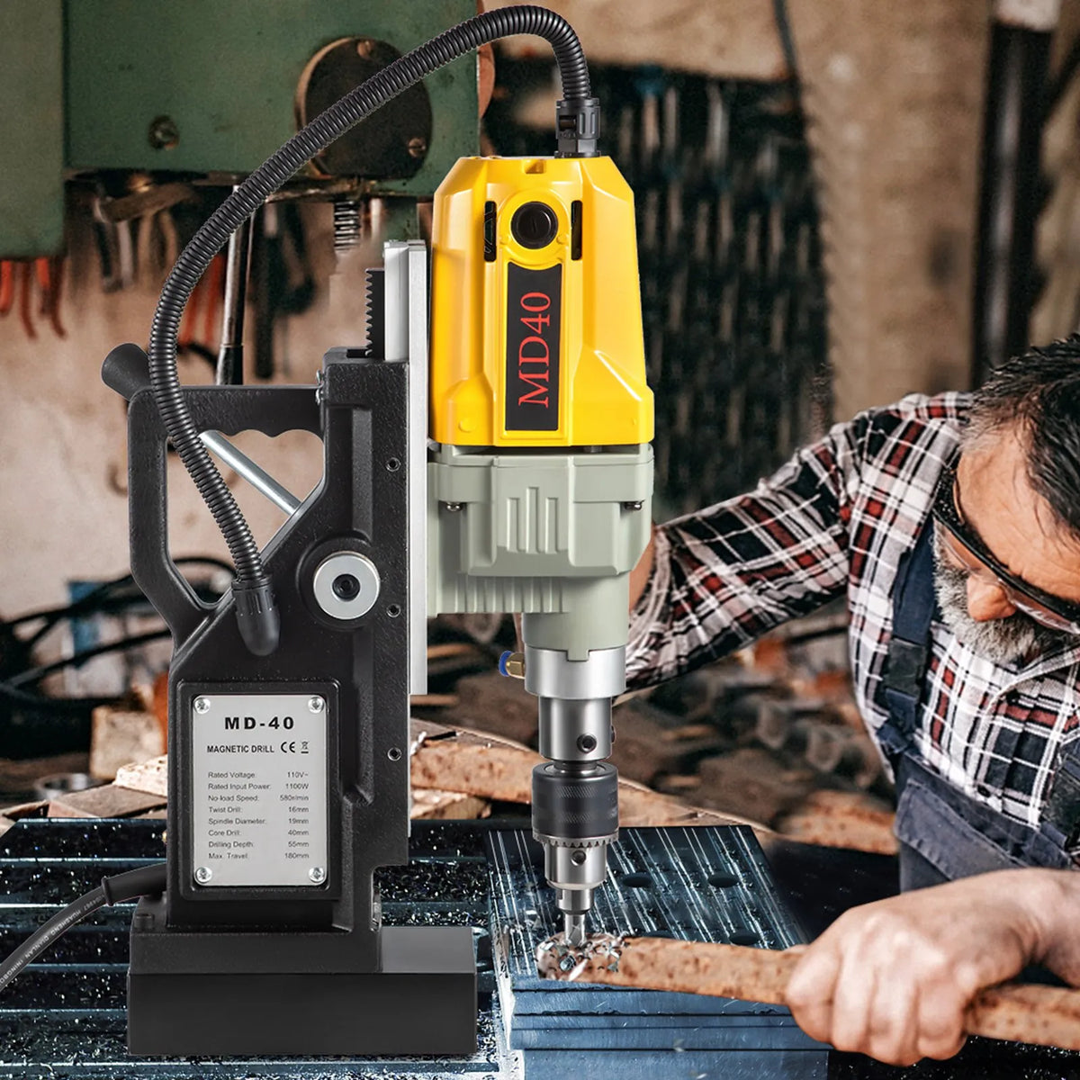 VEVOR 1100 W magnētiskā urbjmašīna ar 40 mm urbuma diametru, 12000 N noturību un 12 urbjiem, 580 apgr./min. portatīvā elektro urbjpresa metālam un mājas darbiem