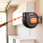 VEVOR automātiski uztinams gaisa šļūtenes rullis, 15 m × 9,5 mm PVC gaisa šļūtene, maks. spiediens 20,7 bar, slēgts gaisa kompresora šļūtenes rullis ar automātisko uztīšanu, 1 m pievades šļūtene, 180° grozāma sienas/griestu montāža garāžām un darbnīcām