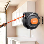 VEVOR automātiski uztinams gaisa šļūtenes rullis, 20 m × 9,5 mm PVC gaisa šļūtene, maks. spiediens 20,7 bar, slēgts gaisa kompresora šļūtenes rullis ar automātisko uztīšanu, 2 m pievades šļūtene, 180° grozāma sienas/griestu montāža garāžām un darbnīcām