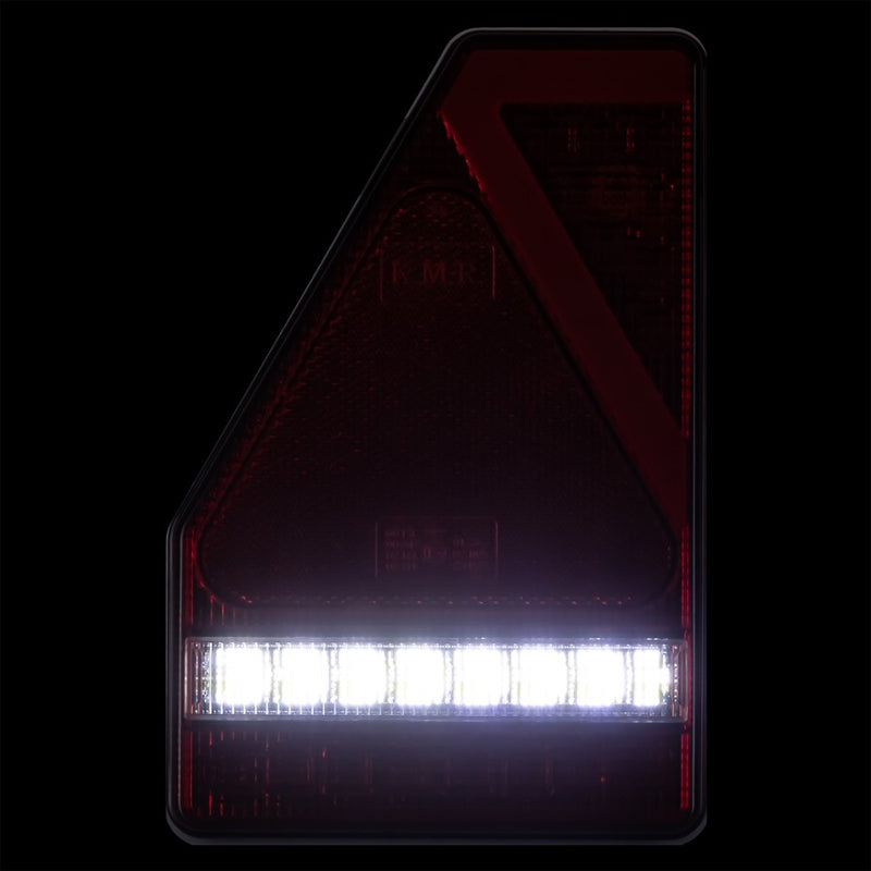 KAMAR L1907 LED aizmugurējais kombinētais lukturis, kreisais, 45LED, 12/24V, 5 gaismas funkcijas ar trijstūra atstarotāju, IP67, 218x145x35mm, 30cm kabelis, ECE homologācija, 2 gadu garantija
