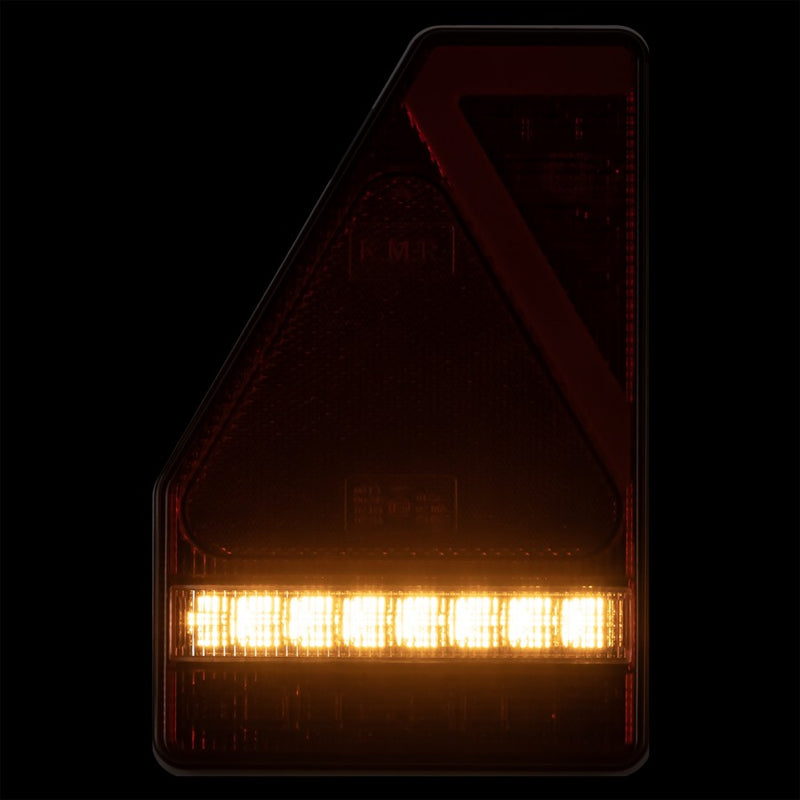 KAMAR L1907 LED aizmugurējais kombinētais lukturis, kreisais, 45LED, 12/24V, 5 gaismas funkcijas ar trijstūra atstarotāju, IP67, 218x145x35mm, 30cm kabelis, ECE homologācija, 2 gadu garantija