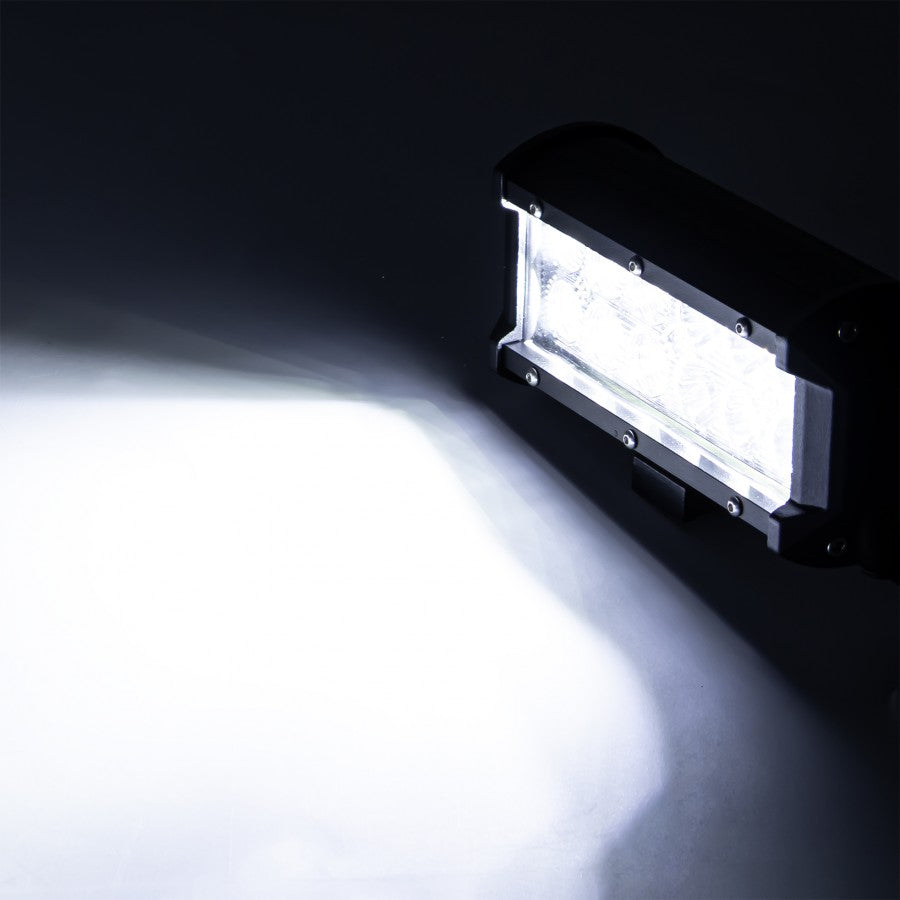 LED darba gaismas panelis 12 LED Combo labās puses ar Flood un Spot apgaismojumu 12/24 V kravas automašīnām, traktoriem un speciālajai tehnikai