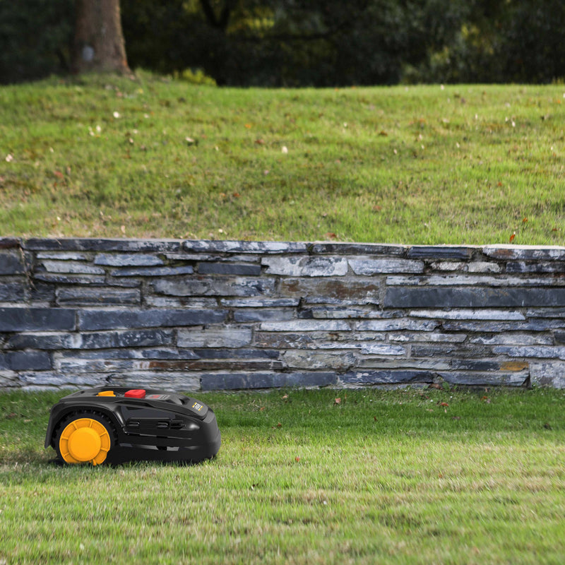 300 m²_Akumulatora zāles pļāvējs LandXcape LX855, paredzēts līdz 300 m² platībai