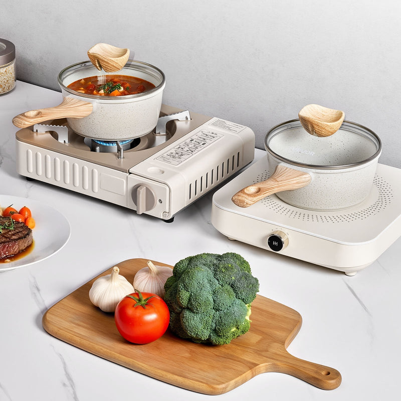 1,5 l katliņš ar nelīpošo pārklājumu un rūdīta stikla vāku, daudzfunkcionāls ar noņemamu rokturi, piemērots indukcijas plītīm, balts