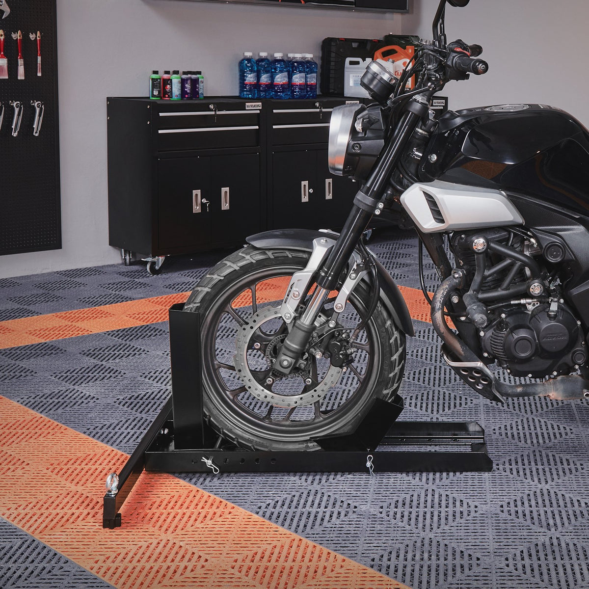 VEVOR motocikla statīvs ar riepas fiksatoru – priekšējai vai aizmugurējai riepai, 381 mm izmēram