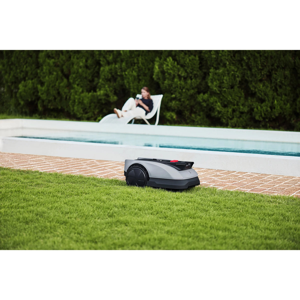 600 m²_Ecovacs GOAT robotizētais zāles pļāvējs O600 RTK (pelēks/melns, litija jonu akumulators 2,5 Ah)