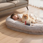 VEVOR cilvēka izmēra suņu gulta, 1320 × 860 × 240 mm ortopēdisks memory foam matracis, cilvēka izmēra gulta suņiem ar sānu kabatu, rokturi un rāvējslēdzēju, noņemama un mazgājama mašīnā, pelēkā krāsā.