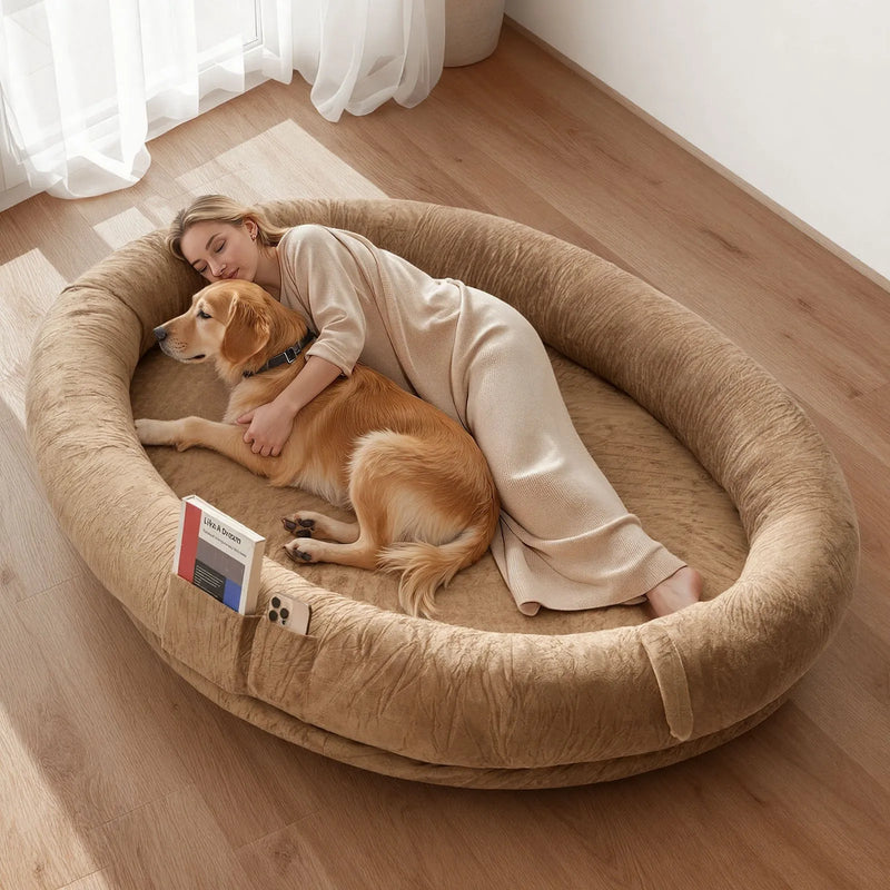 VEVOR cilvēka izmēra suņu gulta, 1770 × 1230 × 240 mm ortopēdisks memory foam matracis, cilvēka izmēra gulta suņiem ar sānu kabatu, rokturi un rāvējslēdzēju, noņemama un mazgājama mašīnā, brūnā krāsā.