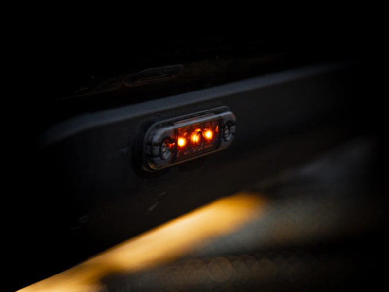 2-24V STRANDS(Zviedrija)  3 LED lukturis, dzeltena gaisma, IP66/68, ECE R91 EMC ECE R10, 84.00 x 24.00 x 10.40mm, vads 1m, garantija 3 gadi