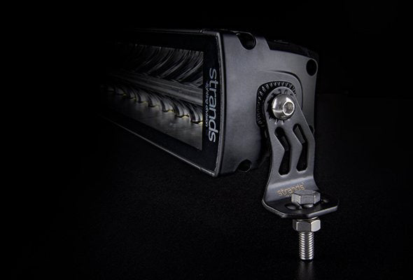 200W(16000Lm) 9-35V STRANDS(Strands) LED brīdinājuma/tālā gaisma, IP67/69K, ECE R112, R7, R65  EMC ECE R10, 562,00 x 76,00 x 71,60 mm, vads 2.5m, 22", garantija 3 gadi, auksti balta gaisma 6000K