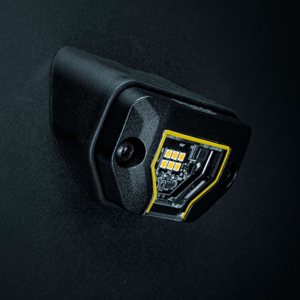 Strands Unity Rock Light oranža LED pozīcijas un darba lampa 340 lm, 10–32 V DC, Flood Beam, IP69K, melna korpusa izpildījumā