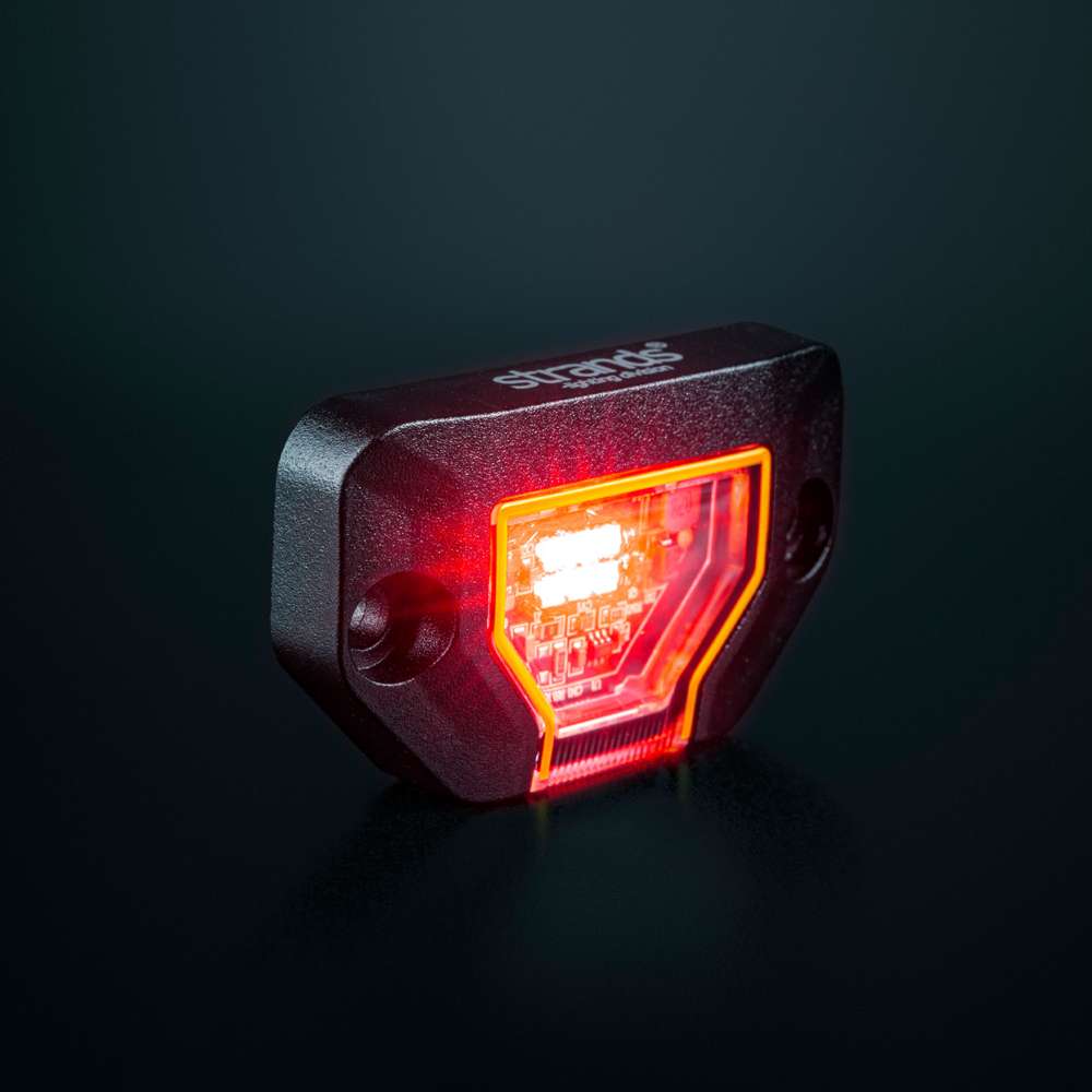 Strands Unity Rock Light — красная светодиодная габаритная и рабочая лампа, 200 лм, 10–32 В постоянного тока, широкий луч, IP69K, в черном корпусе