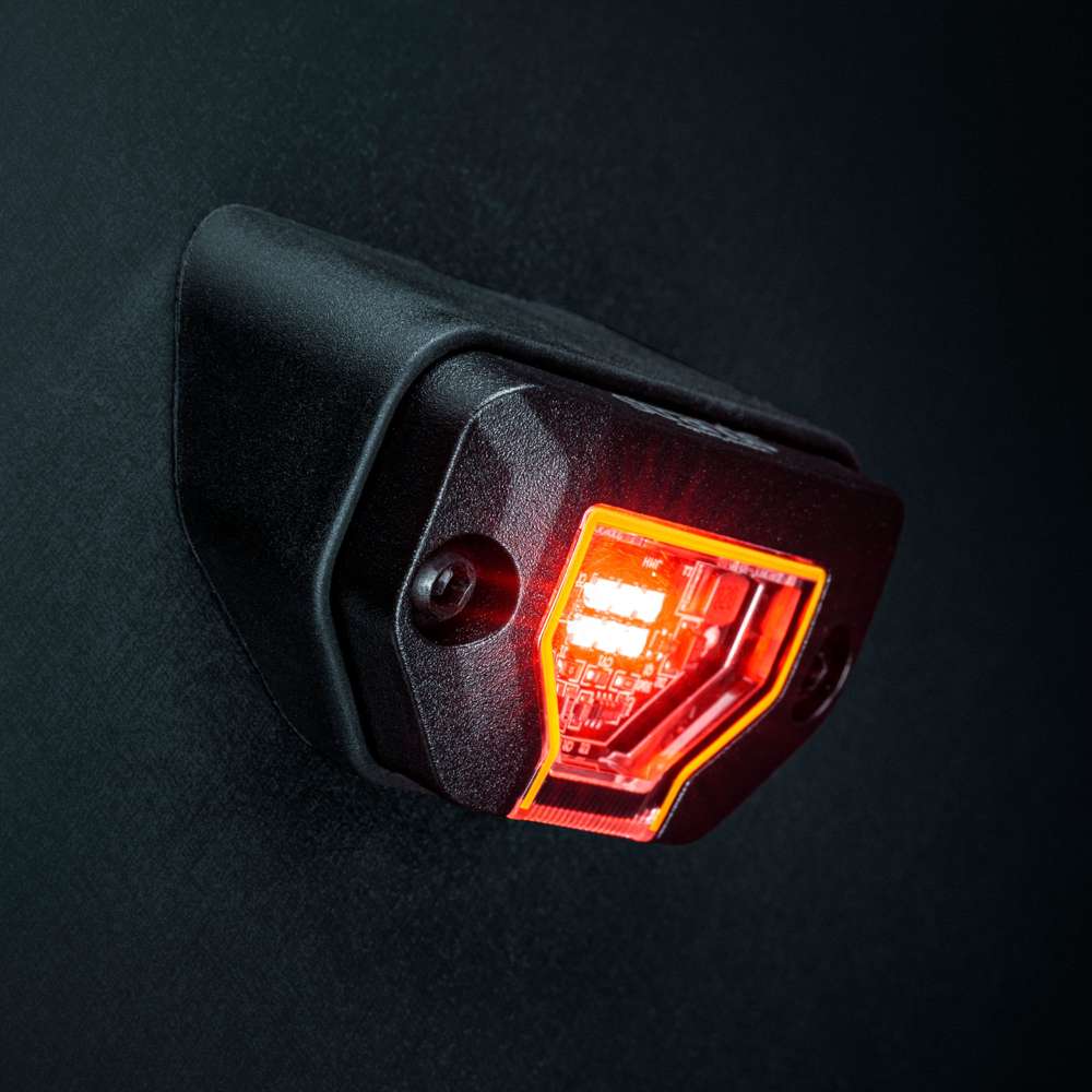 Strands Unity Rock Light — красная светодиодная габаритная и рабочая лампа, 200 лм, 10–32 В постоянного тока, широкий луч, IP69K, в черном корпусе