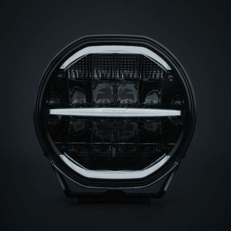 Strands Nuuk D-Line 9" LED tālās gaismas lukturis 13400 lm, balts/dzintara gabarītgaismas apgaismojums, E-apstiprināts, IP69K, 10–32 V
