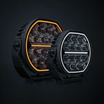 STRANDS BIG ENERGY 2.0 LED tālās gaismas lukturis, 132W, 12900Lm, 10–32V, 1lx pie 715m, E-mode/Xperience režīmi, balta/dzintarkrāsas pozīcijas gaisma, IP69K, 5700K, 3 gadu garantija