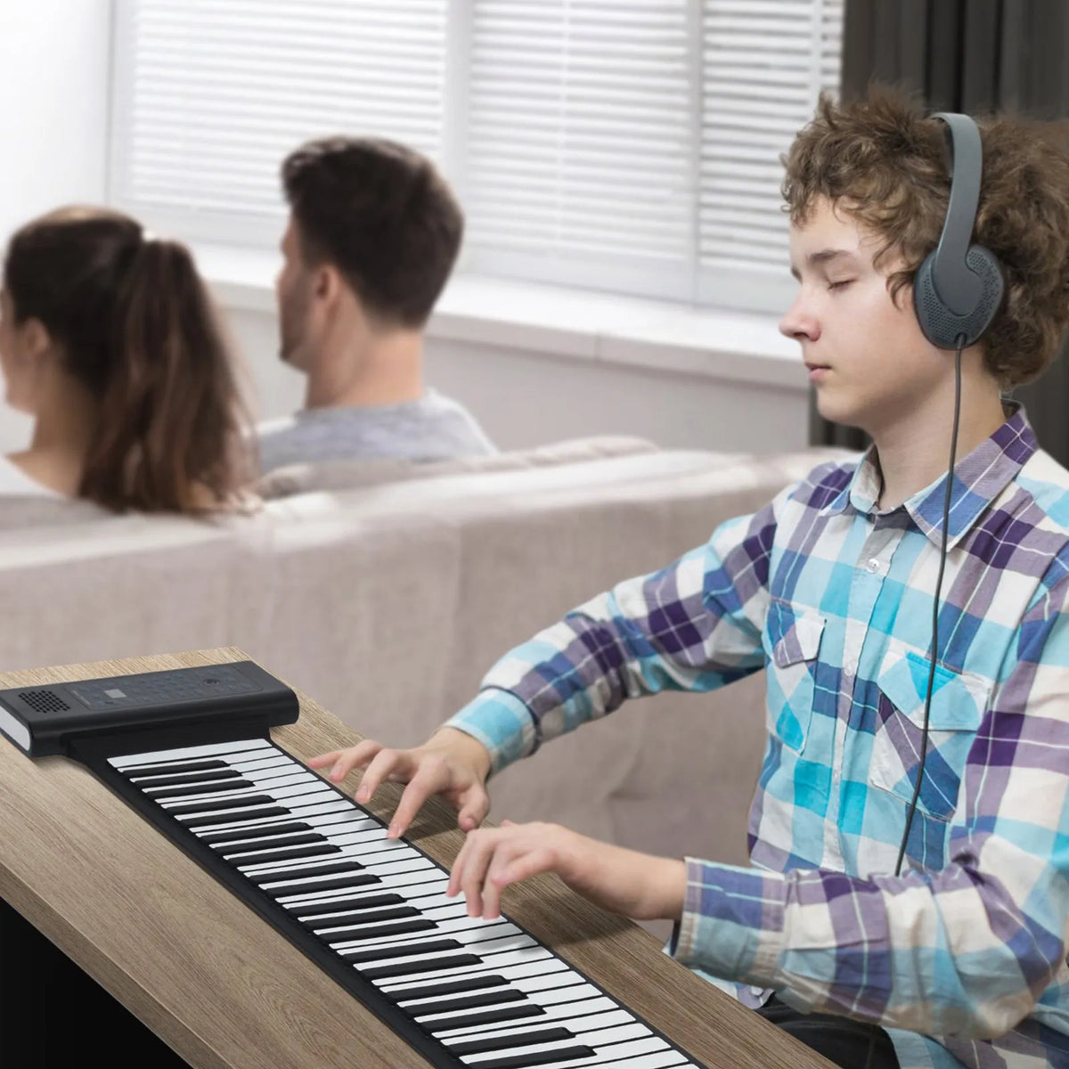 VEVOR pārnēsājamā ritināmā klaviatūra ar 88 taustiņiem, elektriskā digitālā klaviatūra ar 128 ritmiem, 128 tembriem, uzlādējamu akumulatoru, 2 W skaļruni, LED displeju un 5 pieslēgvietām ar MIDI funkciju, bērniem, iesācējiem un pieaugušajiem
