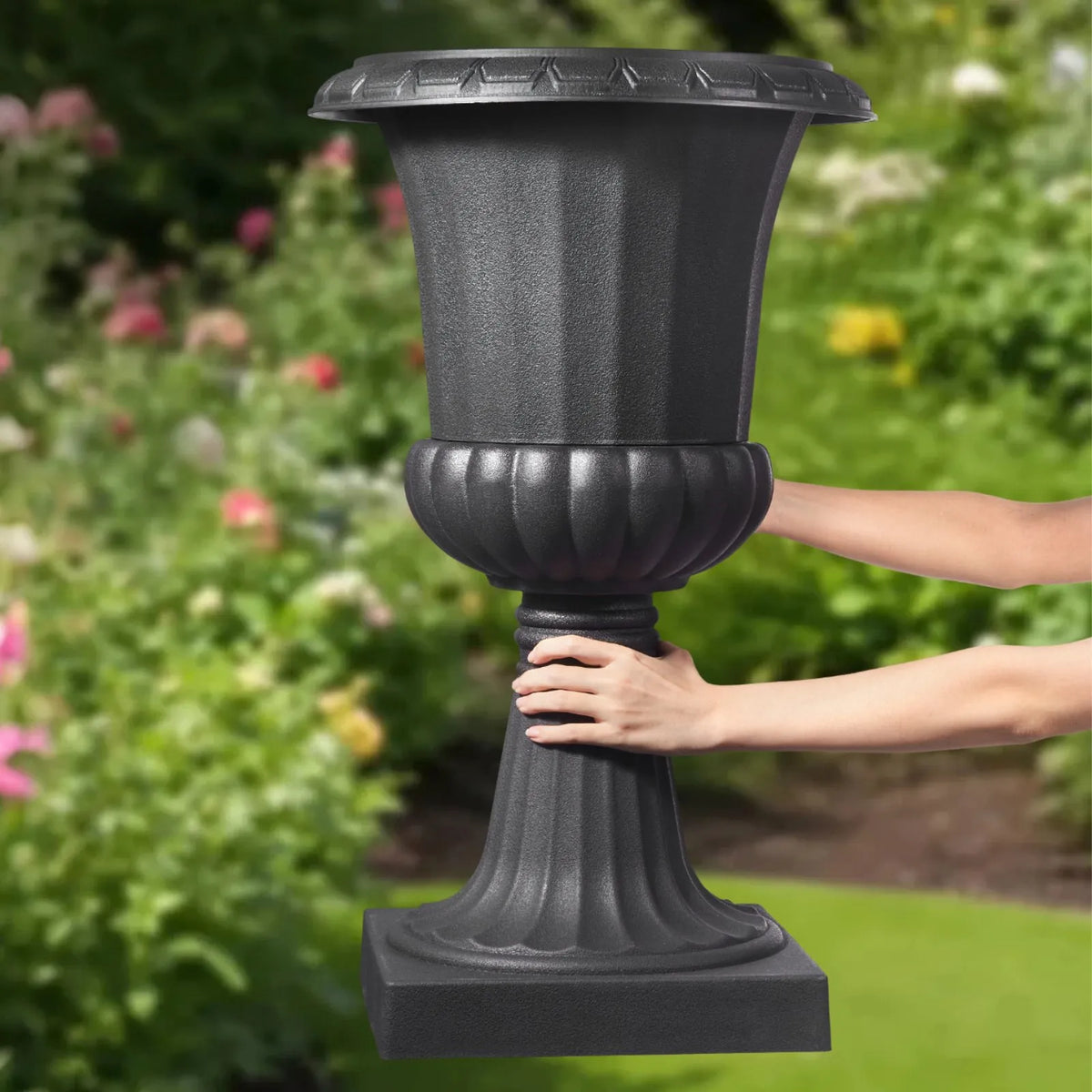 VEVOR plastmasas urnas tipa puķu podi 40 × 67 cm, 2 gab., klasiskie melni puķu podi iekštelpām un ārtelpām, dekoratīvi podi dārzam, balkonam, terasei, mājas ieejai, kāzām un pasākumiem