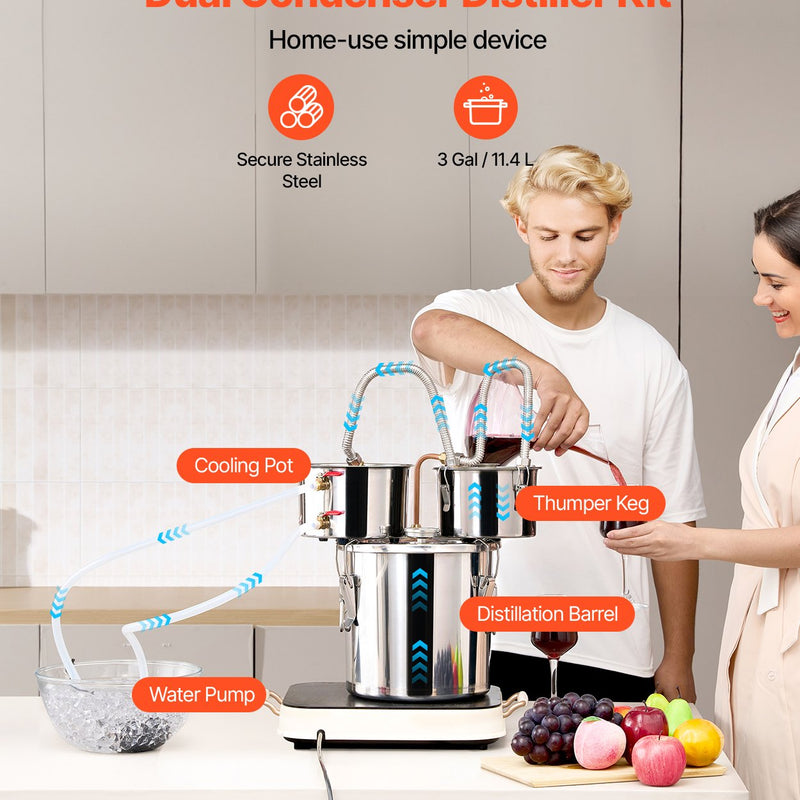11.4L divu kondensatoru destilācijas aparāts ar iebūvētu termometru uz vāka un 8W ūdens cirkulācijas sūkni,  šo iekārtu var izmantot augļu vīnu, brendija, degvīna, viskija, etanola, ūdens un ēterisko eļļu destilācijai.