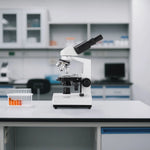 VEVOR binokulārais mikroskops pieaugušajiem, profesionāls saliktais mikroskopa komplekts ar 40–5000× palielinājumu, divslāņu paraugu galdu un diviem okulāru komplektiem, alumīnija sakausējuma korpusu, LED apgaismojumu un tālruņa turētāju