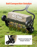 VEVOR zāliena aerators 45 cm manuāls stumjams ar 4 riteņiem un rokturi, ar iespēju pievienot līdz 18 kg svaru, izturīgs augsnes aerācijas instruments dārzam un zāliena kopšanai