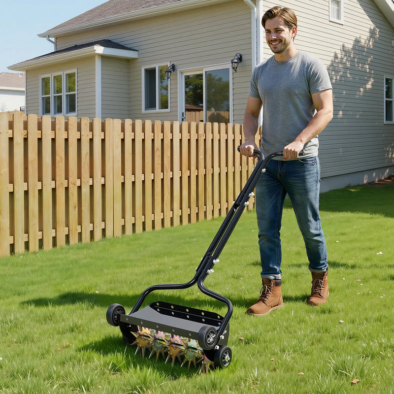 VEVOR zāliena aerators 45 cm manuāls stumjams ar 4 riteņiem un rokturi, ar iespēju pievienot līdz 18 kg svaru, izturīgs augsnes aerācijas instruments dārzam un zāliena kopšanai